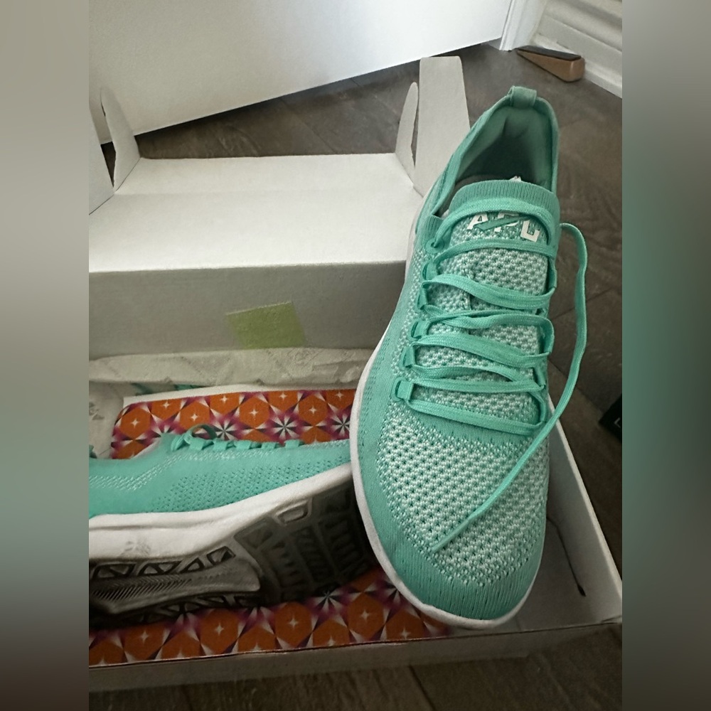 APL Tech Loom Breeze Running Shoe